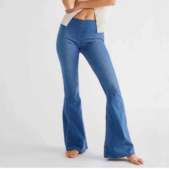 We The Free Penny Pull-On Flare Bell Bottom Jeans Size 32 - Picture 1 of 16